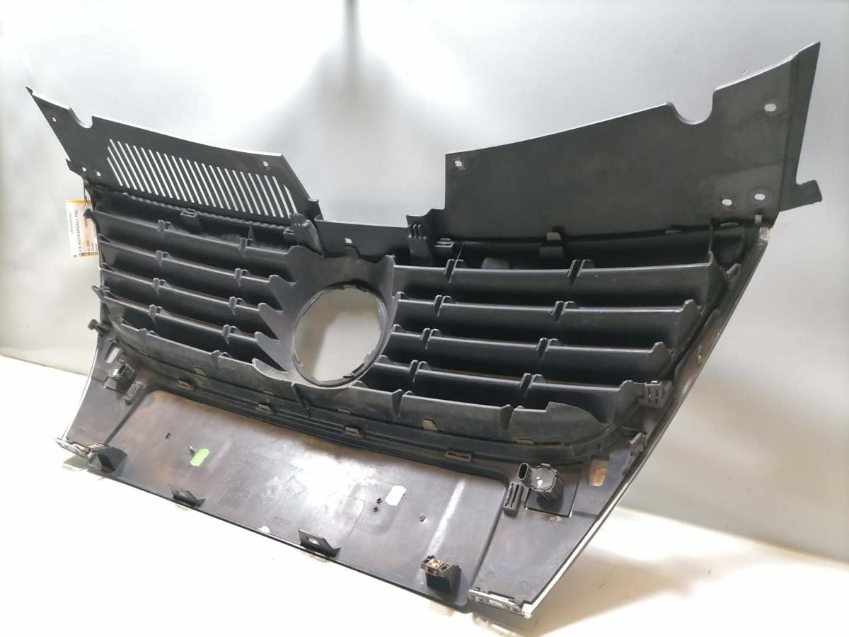 VW Passat 3C original K&uuml;hlergril f&uuml;r Fahrzeuge mit Parkhilfe PDC Bj.2009